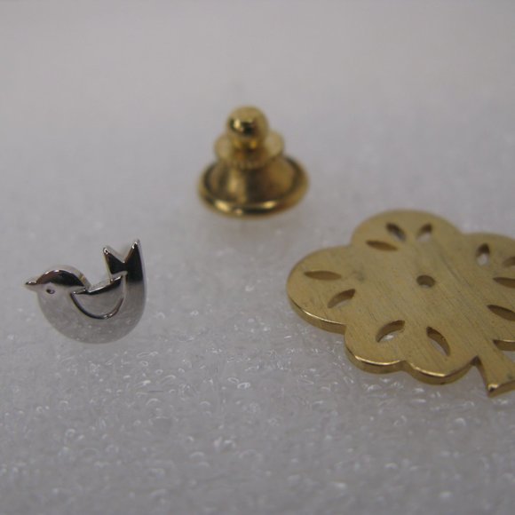 Avon Partridge in Pear Tree Tack Pin 1979 - Picture 3 of 5